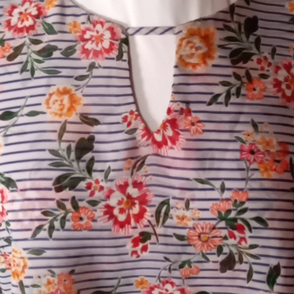 Cabo top. Sleeveless blouse, gently worm - Picture 4 of 4